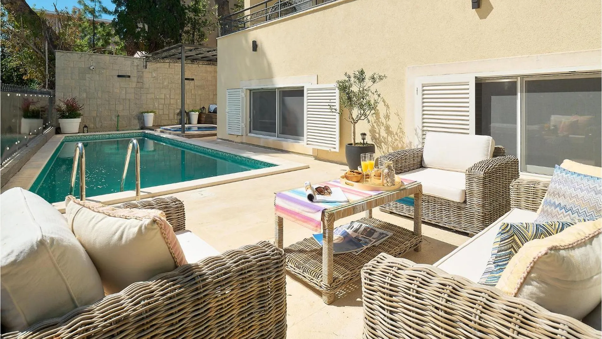 Semesterbostad Stunning Home In Split With House Sea View Kroatien
