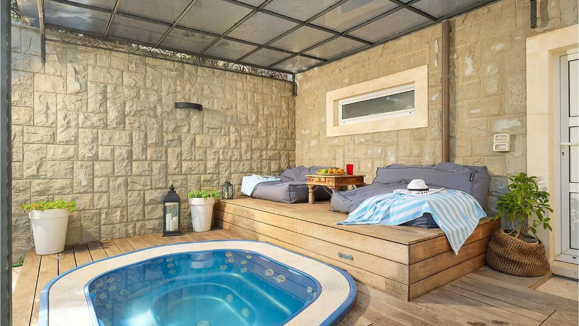 Semesterbostad Stunning Home In Split With House Sea View Kroatien